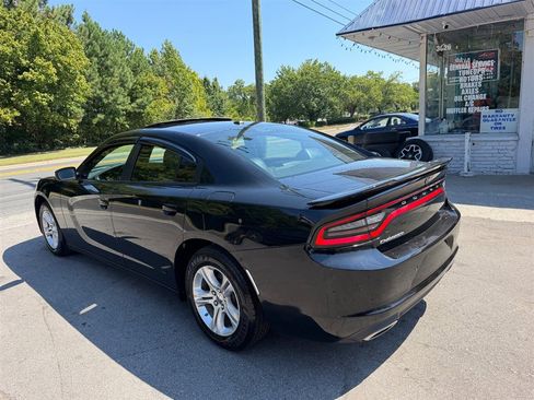 Used 2022 Dodge Charger SXT w/ Leather Interior Group RWD image 5