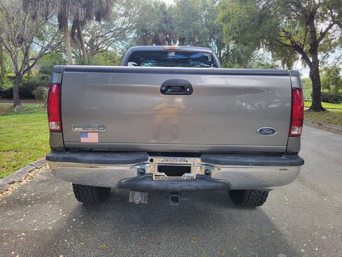 Used 2003 Ford F250 XLT image 6