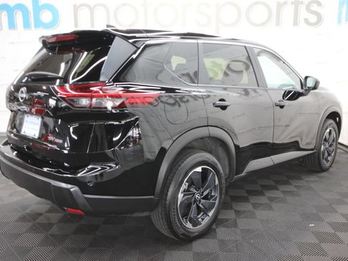 Used 2024 Nissan Rogue SV AWD/4WD image 9