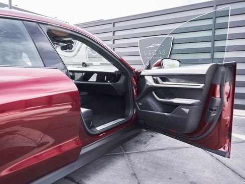 Used 2021 Porsche Taycan 4S image 23