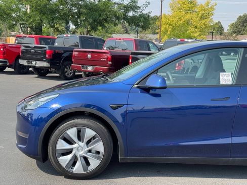 Used 2023 Tesla Model Y Long Range AWD/4WD image 4