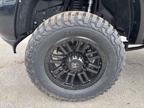 New 2025 RAM 2500 Big Horn AWD/4WD image 9