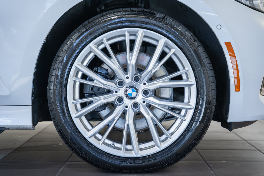 Used 2023 BMW 330i xDrive Sedan w/ Premium Package AWD/4WD image 15