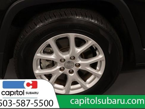 Used 2018 Jeep Cherokee Latitude image 8