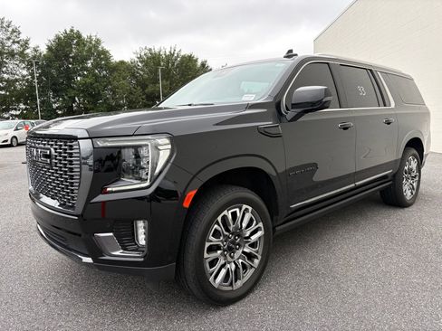 Used 2024 GMC Yukon XL Denali Ultimate AWD/4WD image 9