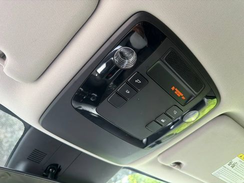 Used 2023 Kia Carnival LX FWD image 23