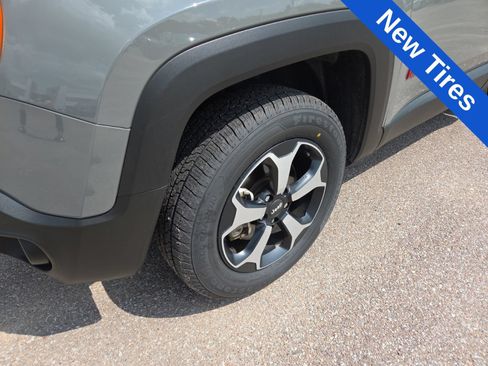 Used 2022 Jeep Renegade Trailhawk AWD/4WD image 15