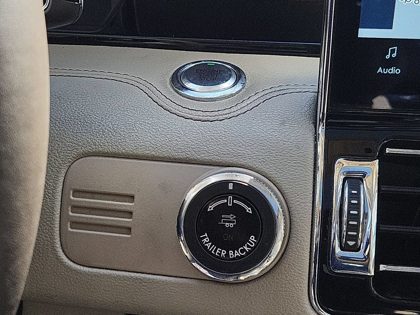 Used 2022 Lincoln Navigator Reserve AWD/4WD image 17