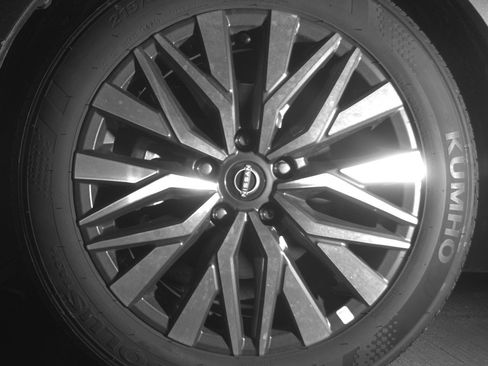 Used 2025 Nissan Altima 2.5 SV FWD image 12