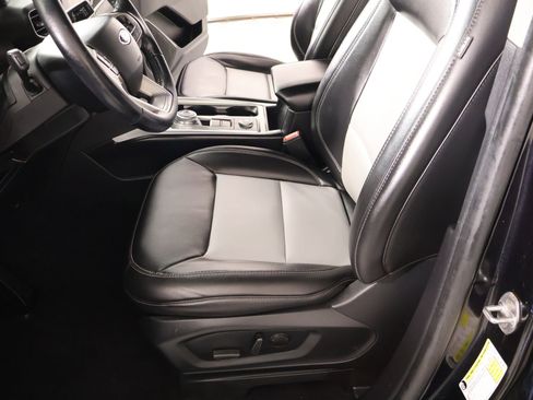 Used 2022 Ford Explorer XLT w/ Equipment Group 202A AWD/4WD image 12