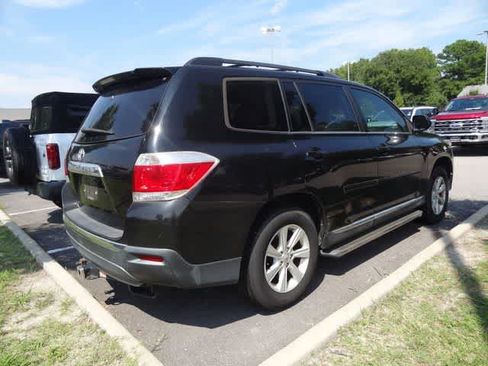 Used 2013 Toyota Highlander SE FWD image 6