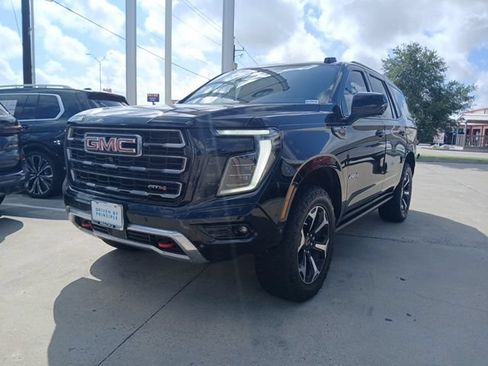 Used 2025 GMC Yukon AT4 w/ AT4 Premium Package AWD/4WD image 3
