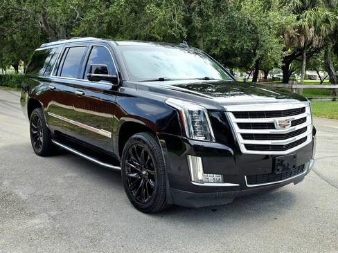 Used 2017 Cadillac Escalade ESV Luxury AWD/4WD image 3