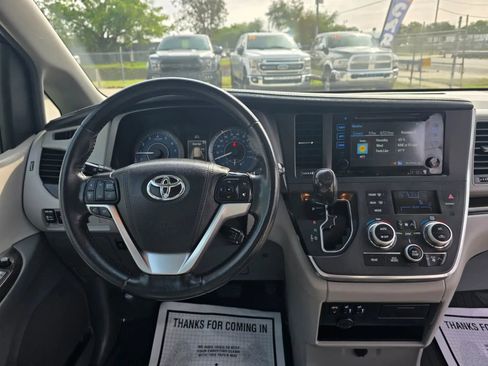 Used 2017 Toyota Sienna XLE w/ XLE Navigation Package image 21