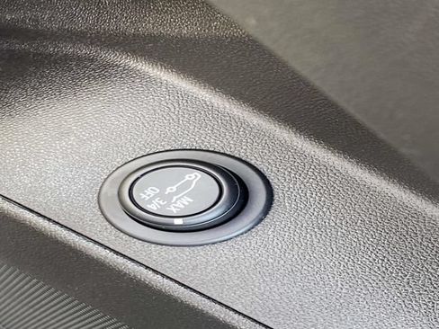 Used 2024 Chevrolet Equinox LT FWD image 31