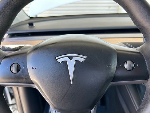 Used 2023 Tesla Model Y Long Range AWD/4WD image 27