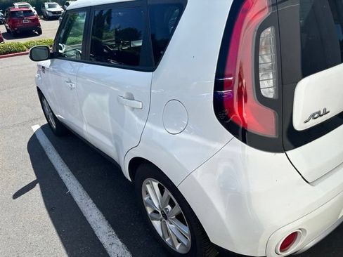 Used 2018 Kia Soul + FWD image 4