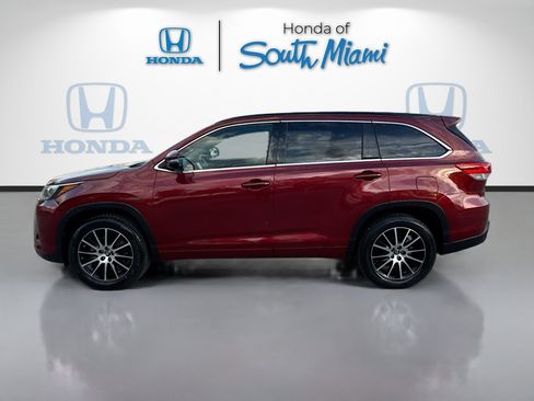 Used 2018 Toyota Highlander SE image 4