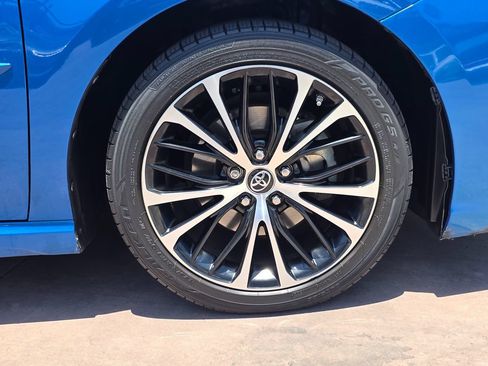 Used 2019 Toyota Camry SE FWD image 12