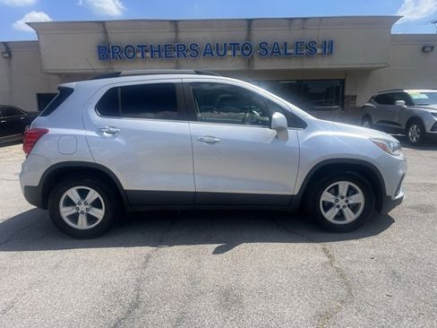 Used 2017 Chevrolet Trax LT w/ Driver Confidence Package image 7