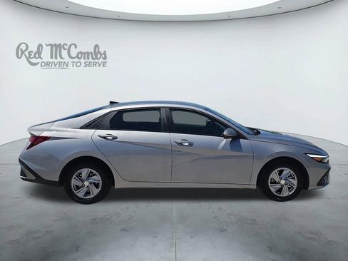 Certified 2025 Hyundai Elantra SE FWD image 6