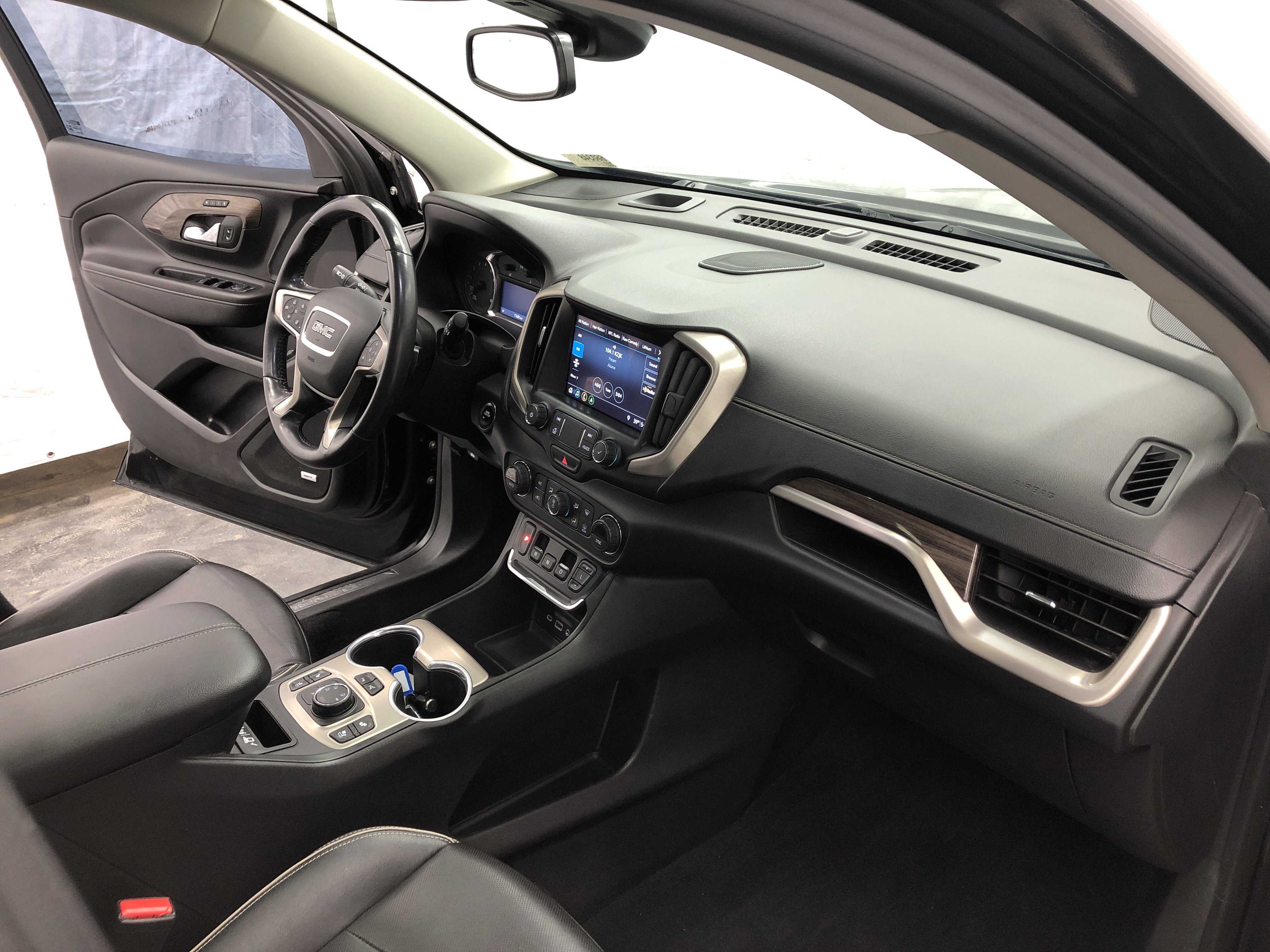 Used 2020 GMC Terrain Denali w/ GMC Pro Grade Package AWD/4WD image 15