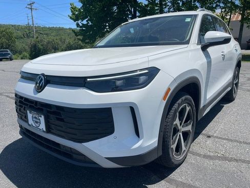New 2026 Volkswagen Tiguan SE AWD/4WD image 1