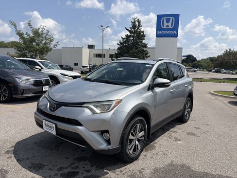 Used 2018 Toyota RAV4 XLE AWD/4WD image 1