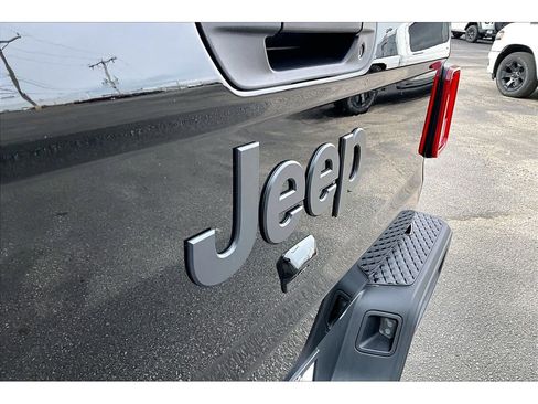 Used 2026 Jeep Gladiator Sport AWD/4WD image 10