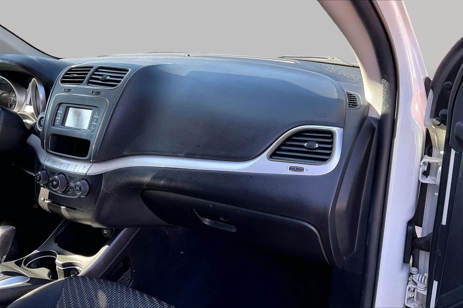 Used 2018 Dodge Journey SE w/ Blacktop Package FWD image 18