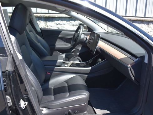 Used 2018 Tesla Model 3 Long Range RWD image 25