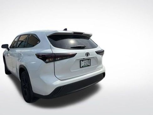 Used 2023 Toyota Highlander LE image 9