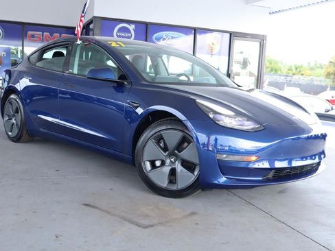 Used 2021 Tesla Model 3 Standard Range Plus RWD image 3