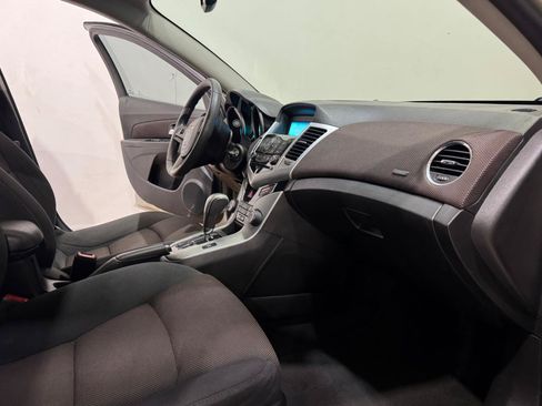 Used 2016 Chevrolet Cruze LT FWD image 10