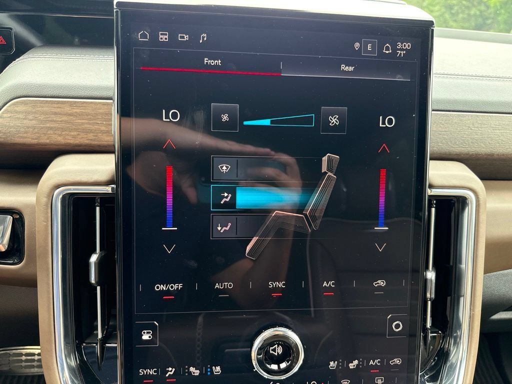 Used 2025 GMC Yukon XL Denali Ultimate AWD/4WD image 33