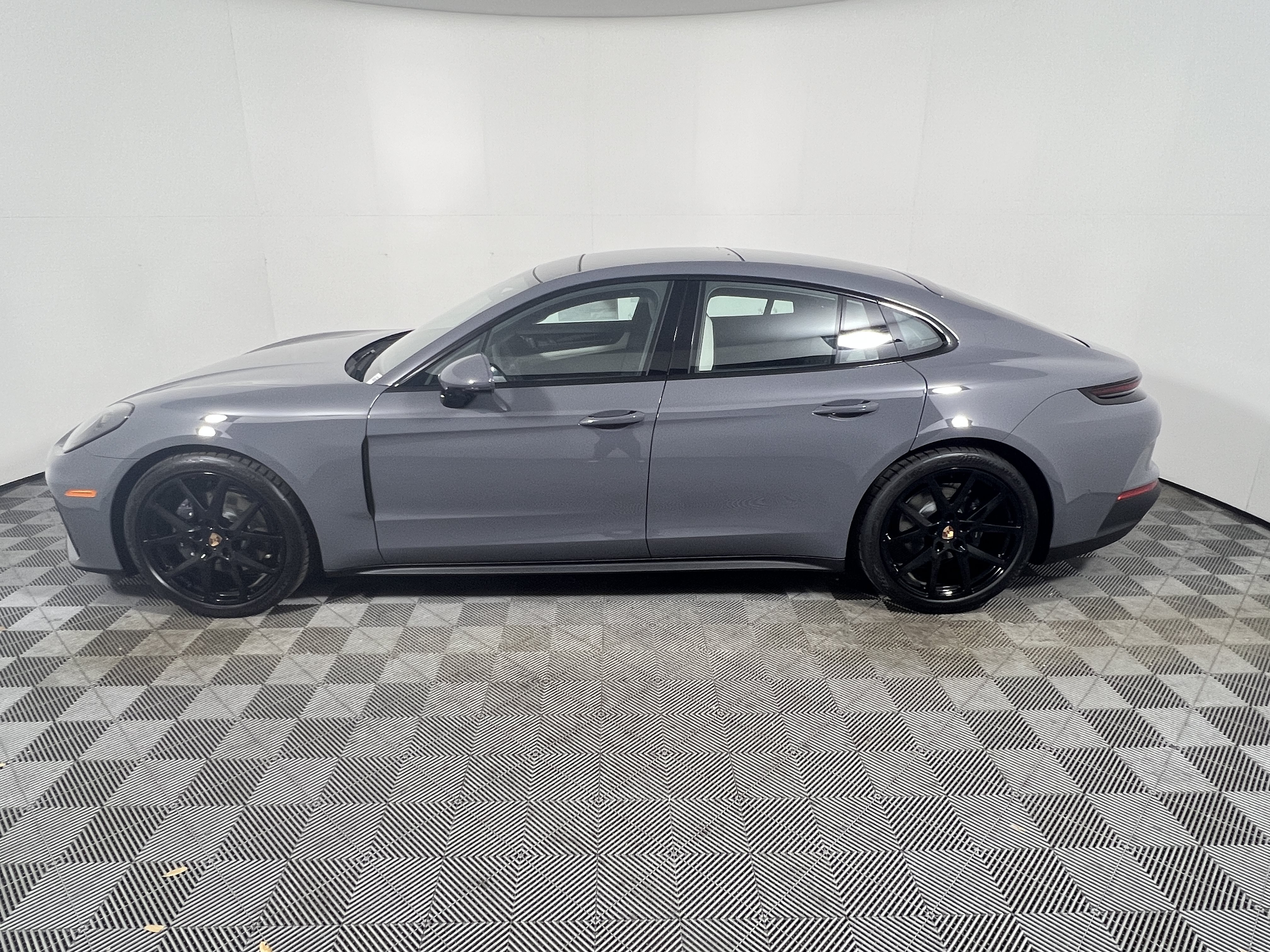 New 2026 Porsche Panamera RWD image 2