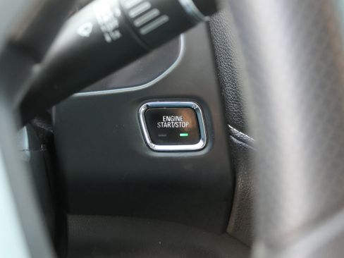 Used 2021 GMC Acadia SLE w/ Driver Convenience Package FWD image 17