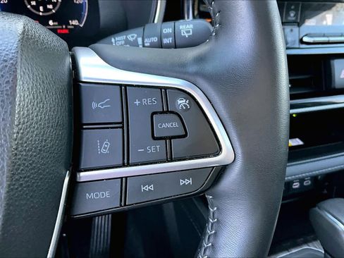 Used 2023 Toyota Highlander Platinum AWD/4WD image 24