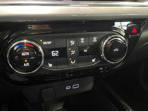 Used 2024 Chevrolet Trax LT w/ Driver Confidence Package FWD image 14