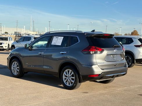 Used 2017 Nissan Rogue SV image 5