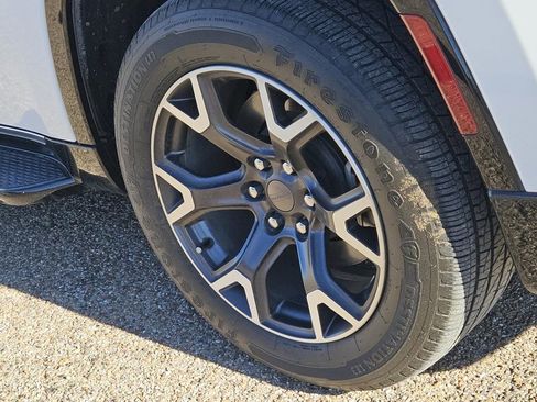 Used 2023 Jeep Wagoneer Series III w/ Preferred Equipment Group image 7