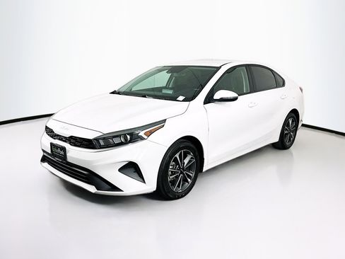 Used 2024 Kia Forte LXS w/ LXS Technology Package FWD image 3