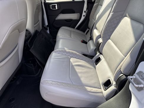 Used 2021 Jeep Gladiator Overland image 21