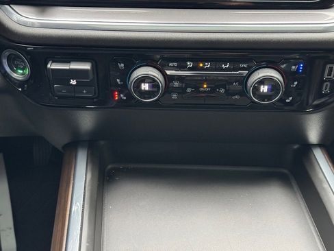 Used 2025 Chevrolet Silverado 3500 High Country w/ High Country Premium Package image 23