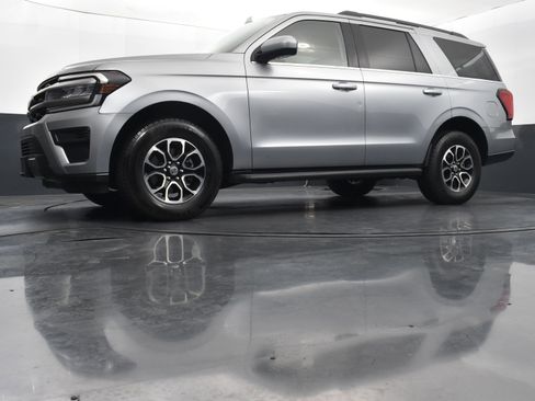 Used 2024 Ford Expedition XLT image 36