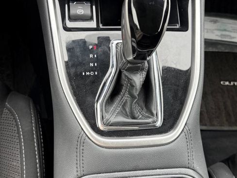 Used 2025 Subaru Outback Premium image 19