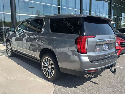 Used 2021 GMC Yukon XL Denali w/ Denali Premium Package image 4