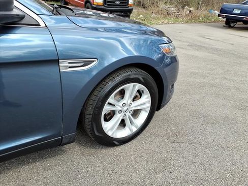 Used 2018 Ford Taurus SE FWD image 11