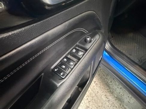 Used 2023 Jeep Compass Latitude w/ Sun and Sound Group AWD/4WD image 25