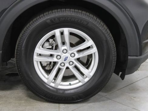 Used 2023 Ford Explorer XLT AWD/4WD image 12